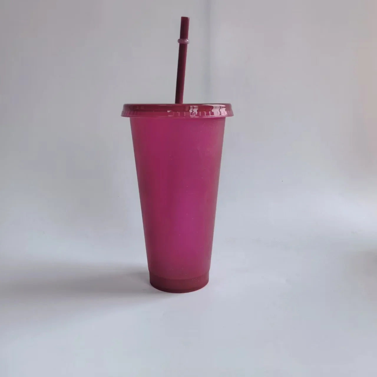 5PCS Assorted Solid Color Reusable 24Oz Plastic Cold Cup Coloured Cup Colored Straw Cup Glasses with Straw and Lid No Logo 710ML